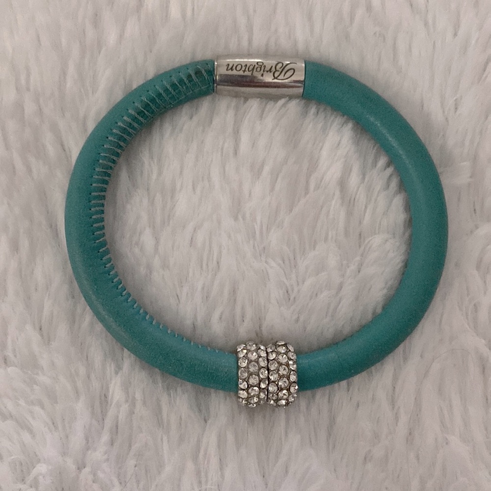 Brighton Woodstock leather bracelet with 2 beautiful Swarovski spacer beads!
